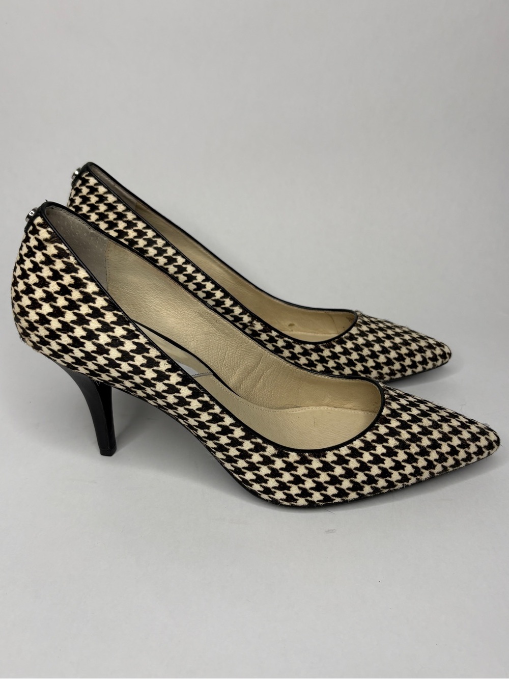 Michael Kors Dorothy Flex Pump in Classic Houndstooth Pattern in Black & Cream
